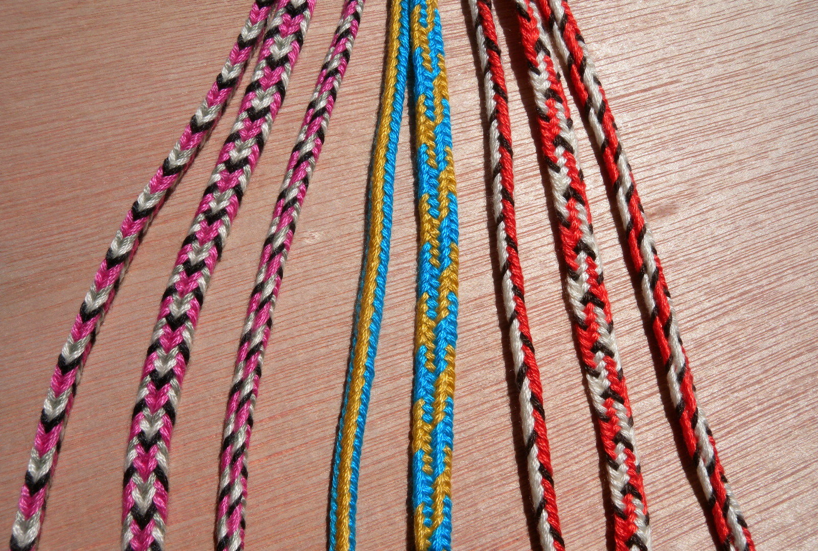 Embroidery Floss Bracelets Patterns Start Here 5 Loop Braids Loop Braiding