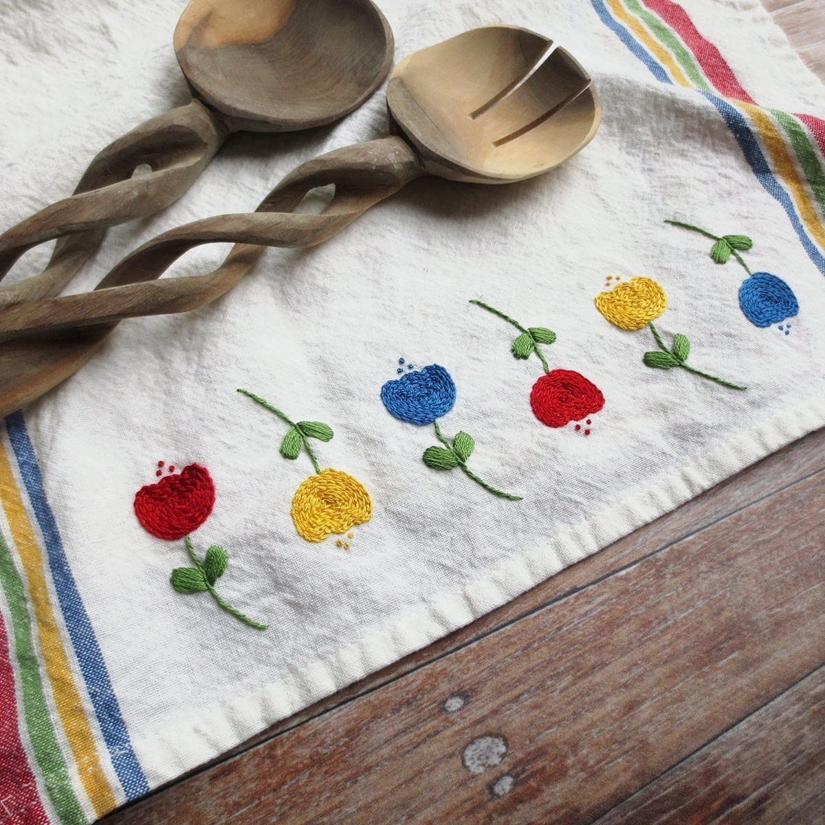Free Hand Embroidery Patterns For Tea Towels Embroidered Tulip Tea Towel How To Make A Tea Towel Needlework
