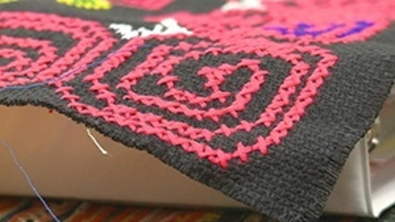 Hmong Embroidery Patterns Traditional Needlework Helps Build Sisterhood In Hmong Community Wkbt