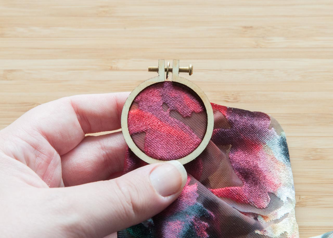 How To Make An Embroidery Pattern How To Make No Sew Mini Embroidery Hoop Necklaces Sara Laughed